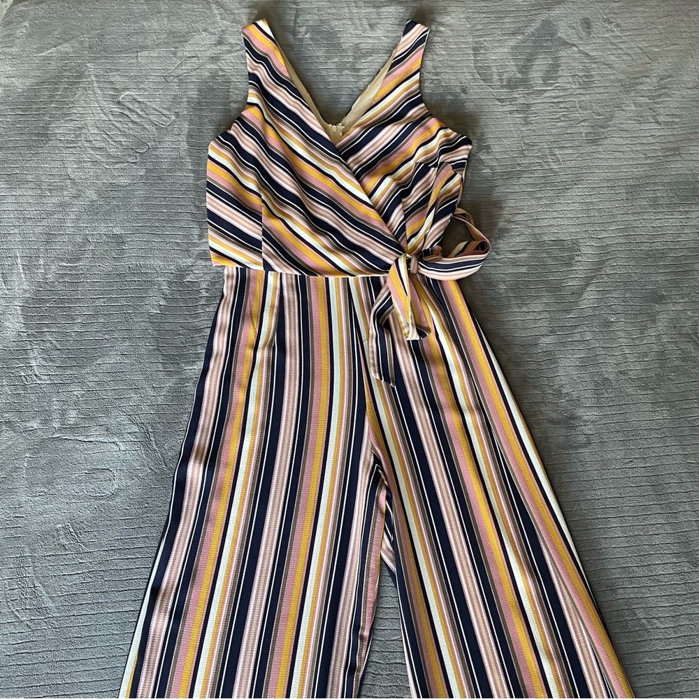 Bold striped jumpsuit with flattering tie front Sz. large